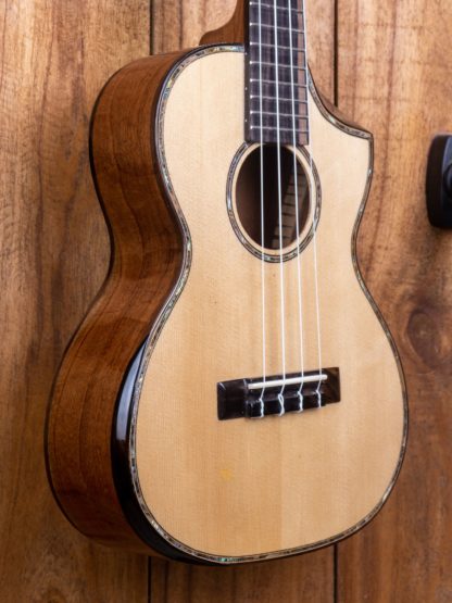 Tenor Ukulele - Engelmann Spruce/Mahogany